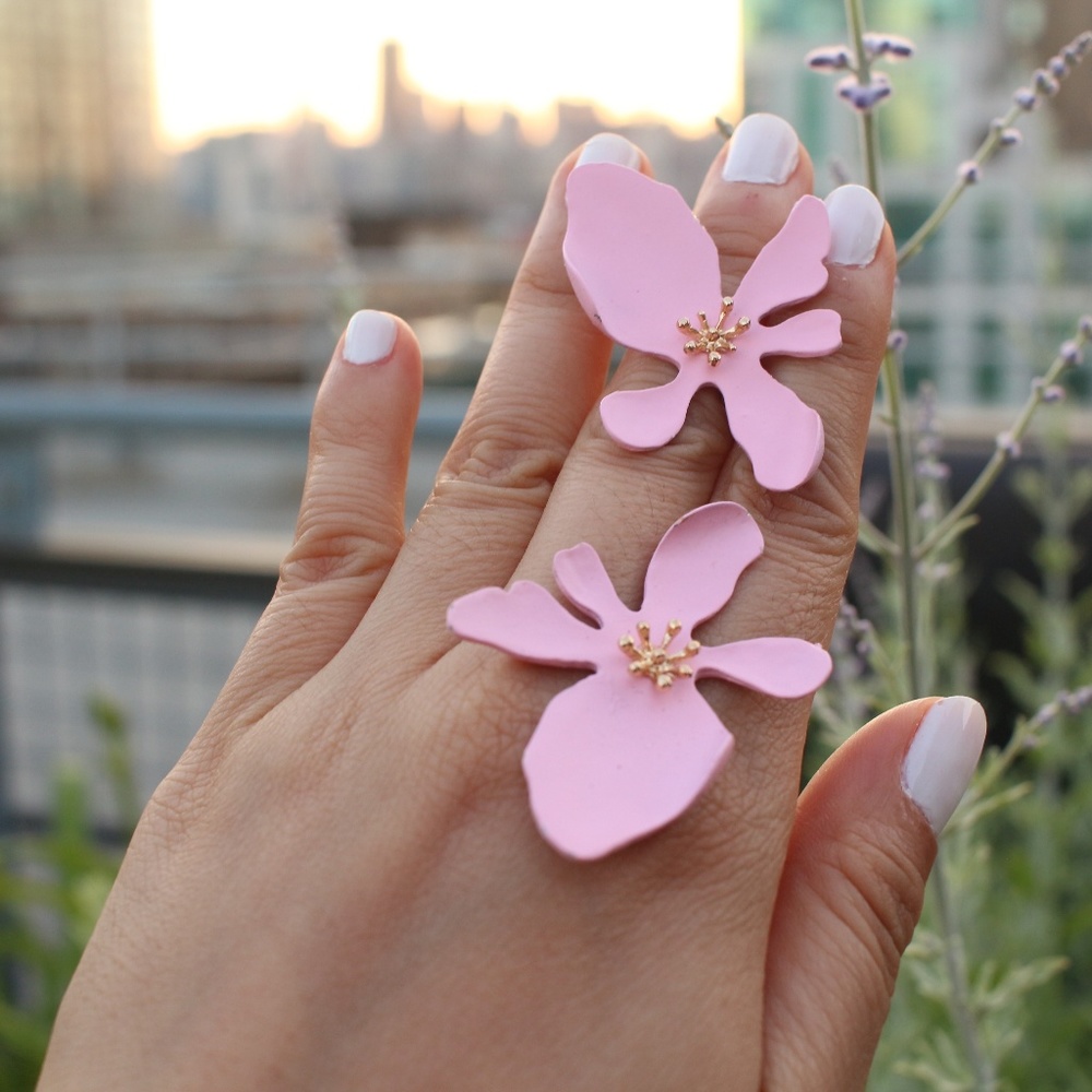 NEW Handmade Pink Lily small stud flower earrings - Picture 5 of 10